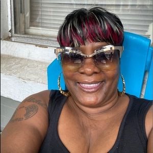 Meet your Posher, Serina